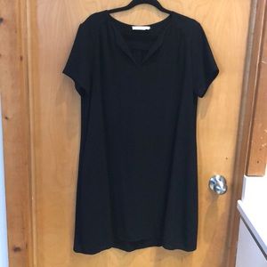 Black SS poly dress with pockets